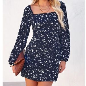 VICI Emilia Navy/White Square Neck Dress Size M. So pretty!